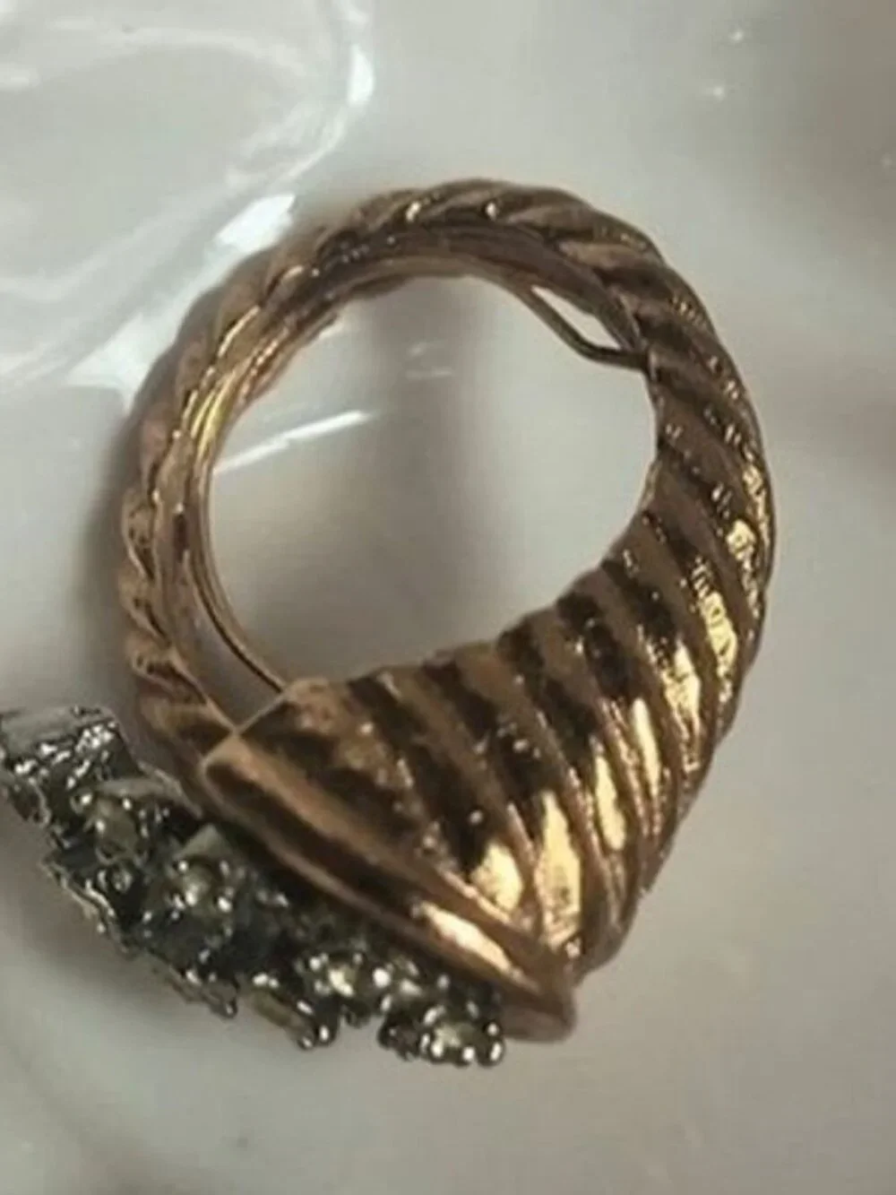 Avon Vintage Gold Tone Cornucopia Rhinestone Cluster Cocktail Ring